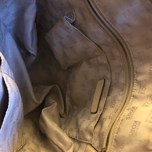 SOLD🛑 MICHAEL KORS METALLIC JET SET TOTE - Picture 4 of 4